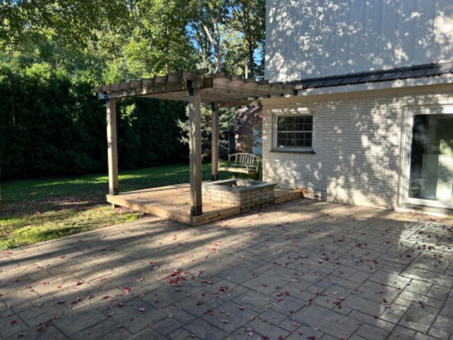 Building Photo - 1006 Plaister Ave