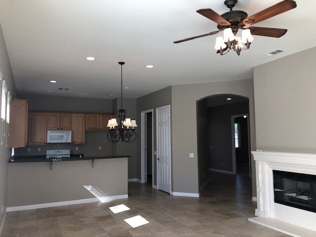 Building Photo - 2 Bedroom 2 Bathroom w/ Bonus Room in Appl...