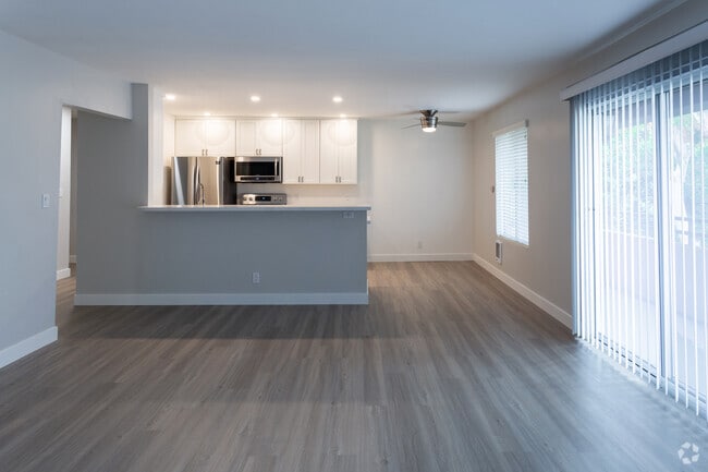 Interior Photo - Casa de Flores Apartments