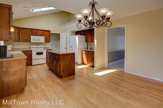 Building Photo - 4 br, 2.5 bath House - 3516 5th St