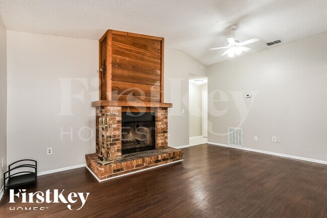 Foto del edificio - 111 Wildwood Dr