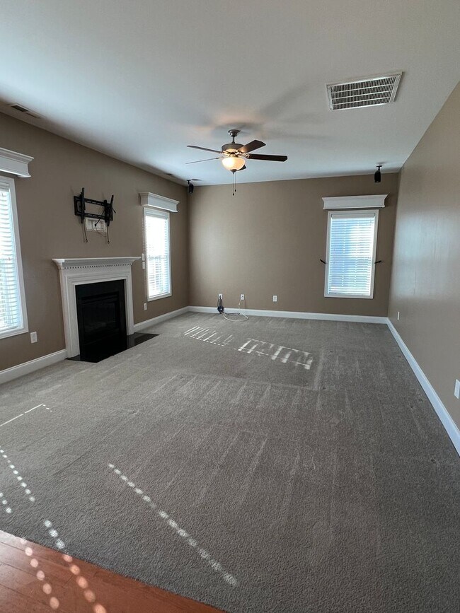 Building Photo - Beautiful 4 Bed, 2.5 Bath Westgate Home