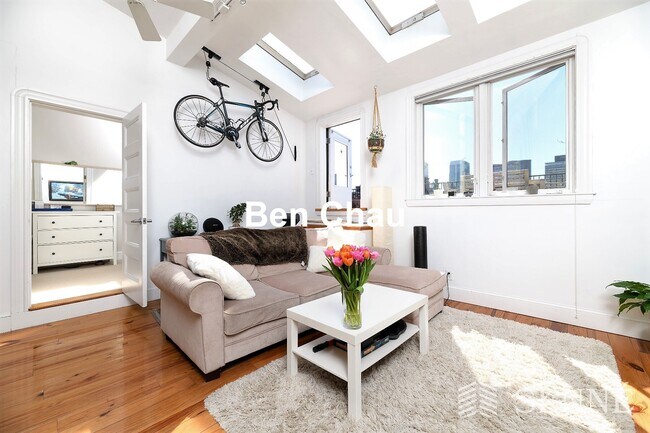 Building Photo - 261 Marlborough St