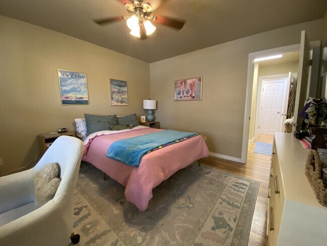 Building Photo - 210 McCullough St