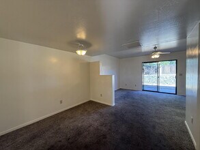 Building Photo - 9560 E Lakeshore Dr