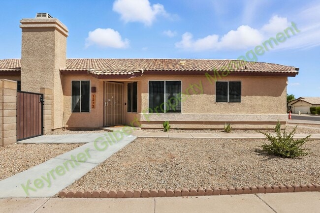 Building Photo - Lovely Corner Lot 3 Bed / 2 Bath Home w/ P...
