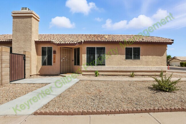 Foto del edificio - Lovely Corner Lot 3 Bed / 2 Bath Home w/ P...