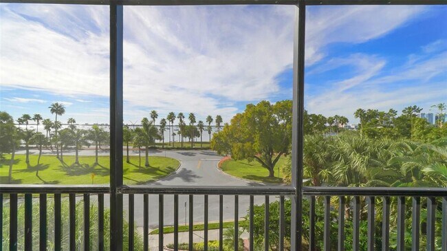Building Photo - 707 S Gulfstream Ave