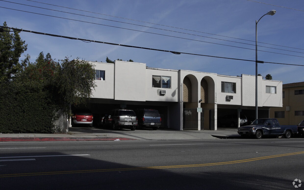 Primary Photo - Vanowen Apartments Iii