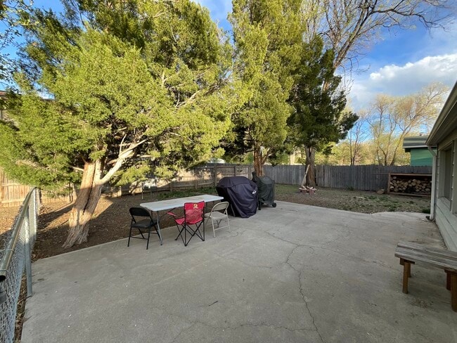 Photo - 303 Quebec St House