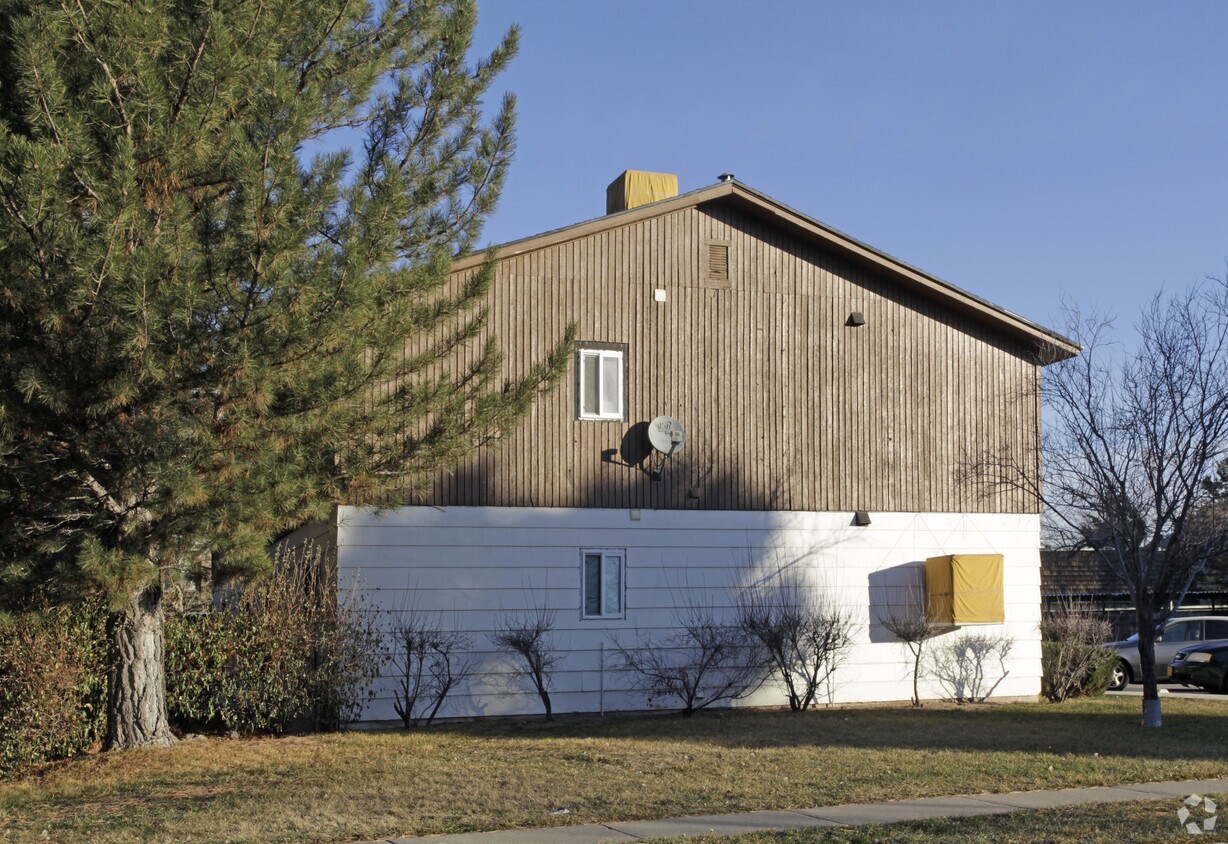 Building Photo - 921-929 E Hillview Dr