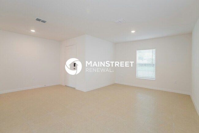 Foto del edificio - 4 Bedroom Pet-Friendly Home in Mascotte, FL with Main Street Renewal