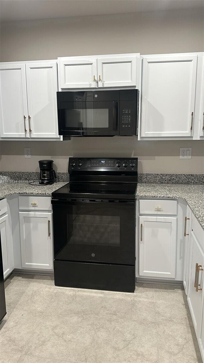 Building Photo - 1070 W Davis Pkwy