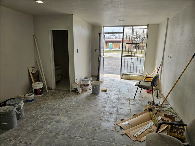 Foto del edificio - 2116 Lockwood Dr