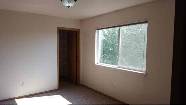 Building Photo - 31 Appleway Dr