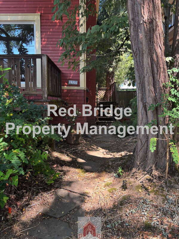 Building Photo - 1327 SE Nehalem St