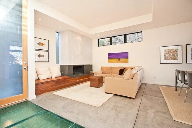 Foto del edificio - 422 S Venice Blvd
