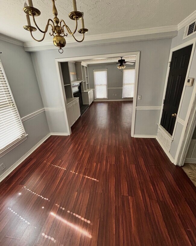 Foto del edificio - 6 Northtown Rd