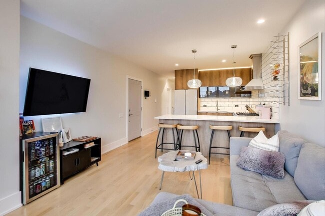 Foto del edificio - 3320 N Narragansett Ave