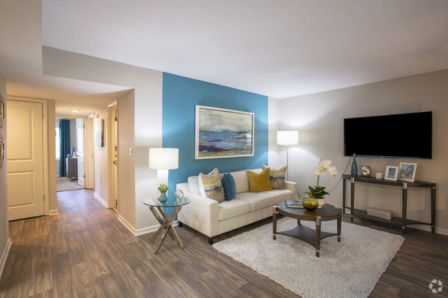 2BR, 2BA - Flat - Icon Waverly