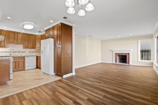 Foto del edificio - Updated 3BR/1BA Home w/ Large Yard & Garage, Winston Manor Neighborhood in South San Francisco