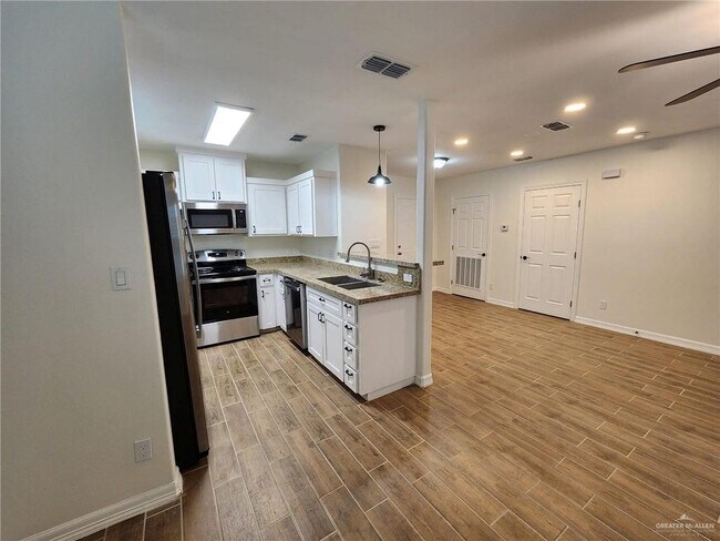 Foto del edificio - 14 E Champion St