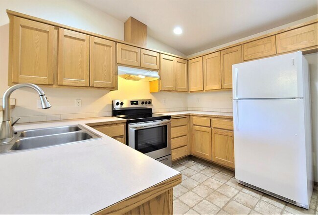 Foto del edificio - Spacious, 3 bedroom 2 bath Duplex in Marys...