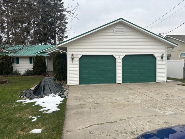 Building Photo - Spacious Pet-Friendly 3-Bedroom Duplex in Hayden