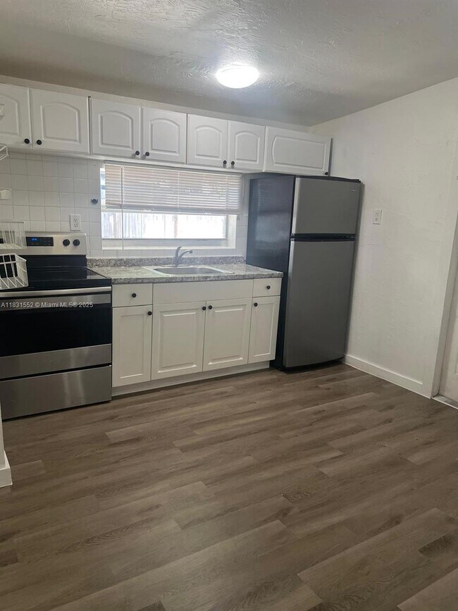 Foto del edificio - 2555 NE 181st St
