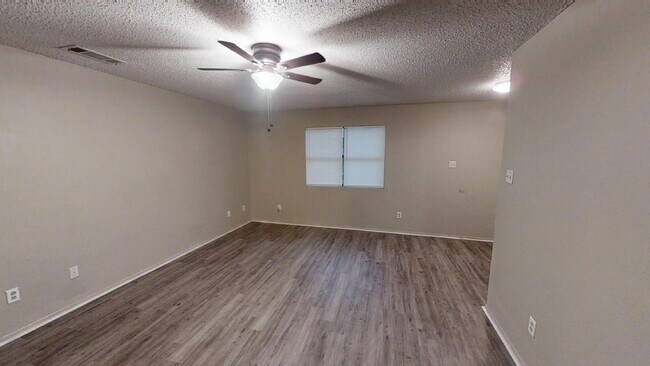 Foto del edificio - 2302 Traverse Dr