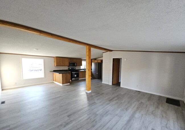 Building Photo - 144 Peck