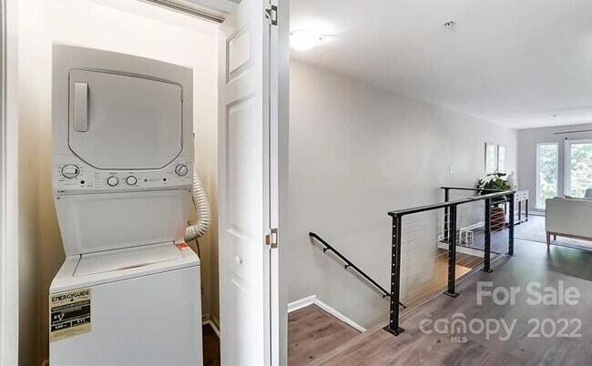 Building Photo - 646 Raphael Pl