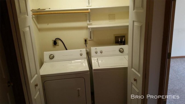Building Photo - *MOVE IN RENT SPECIAL*