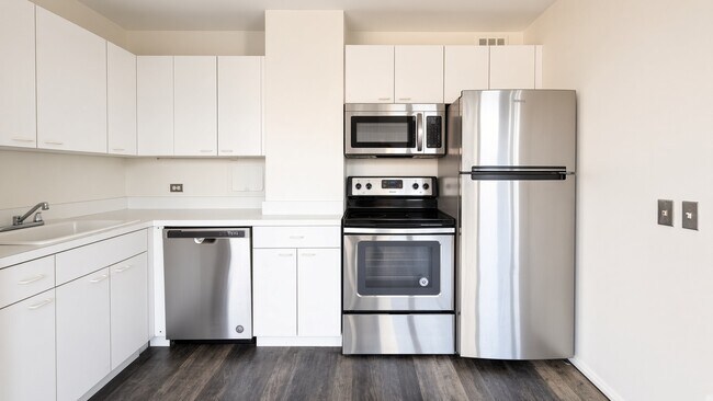 Foto del edificio - 2400 N Lakeview Ave