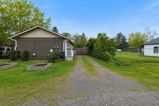 Building Photo - 7959 SE 64th Ave