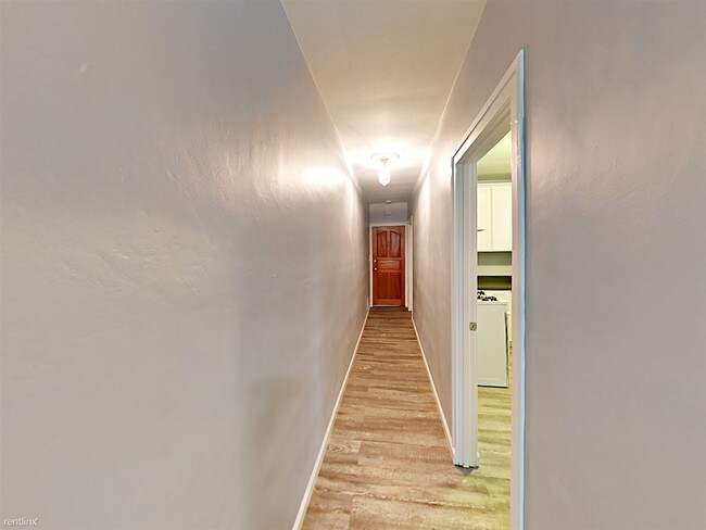 Building Photo - Studio, 1 bath Apartment - 530 Grove St Apt 5