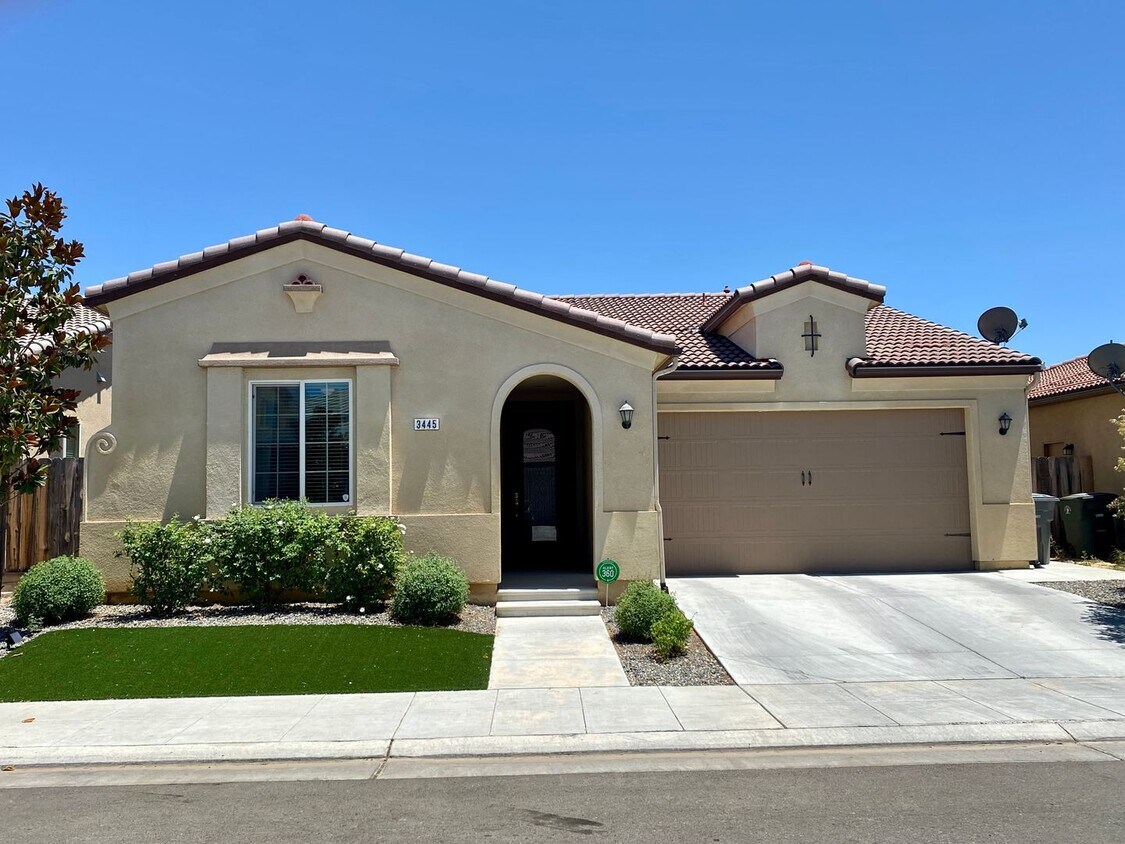 Primary Photo - $2,495 Ashlan & Dewolf, 4 Bedrooms - Del D...