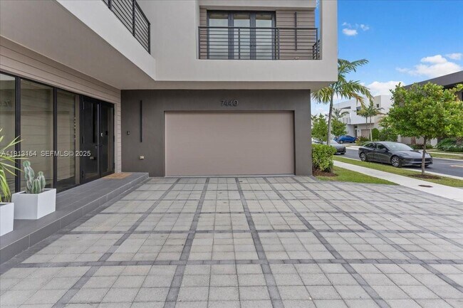 Foto del edificio - 7440 NW 100th Ct