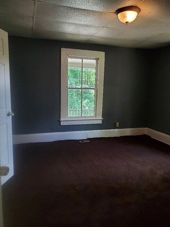 Building Photo - 2 Bedroom 1 Bathroom