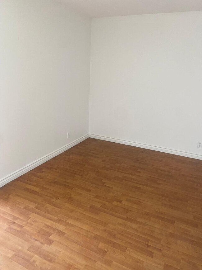Building Photo - 1 BE/1 BA Renovated Apartment For Rent!