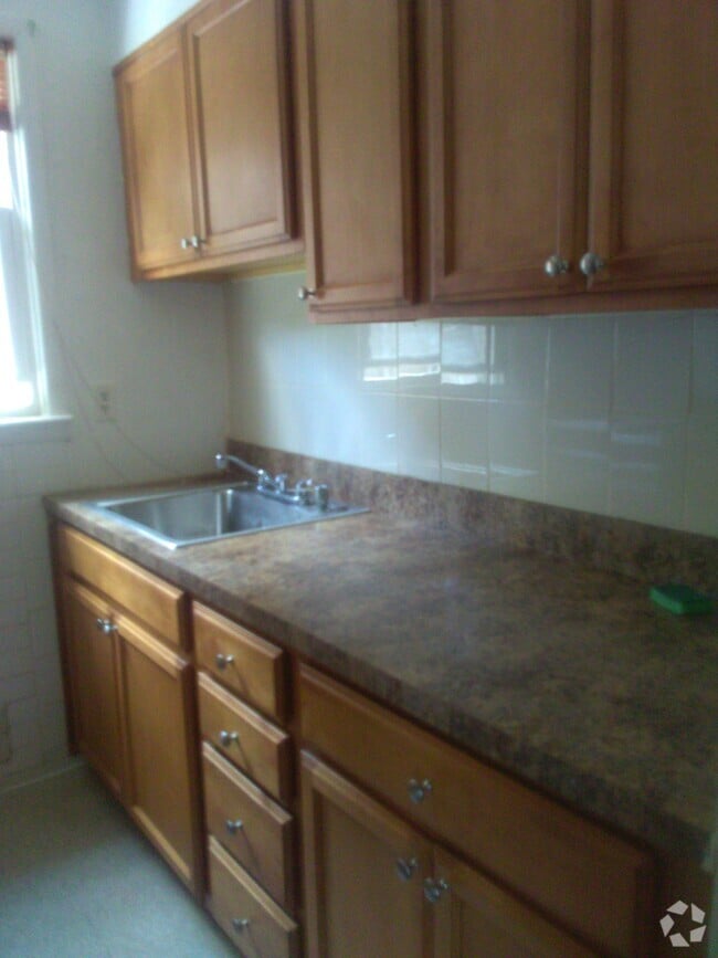 Building Photo - 105 Rustic Pl