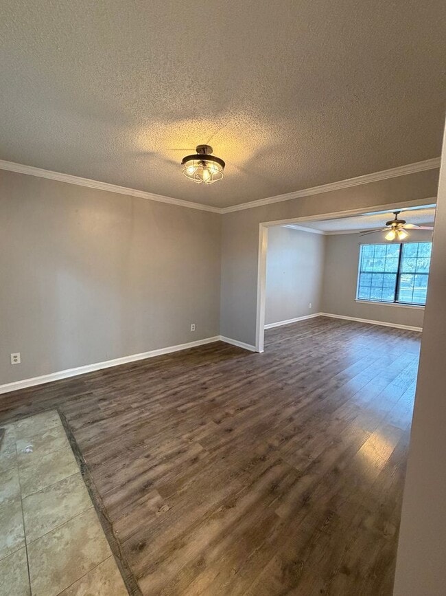 Building Photo - Hidden Lake Townhomes 2 Bedroom 1.5 Bathroom