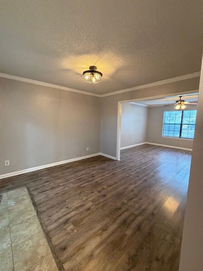 Foto del edificio - Hidden Lake Townhomes 2 Bedroom 1.5 Bathroom
