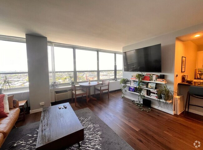 Building Photo - 3550 N Lake Shore Dr