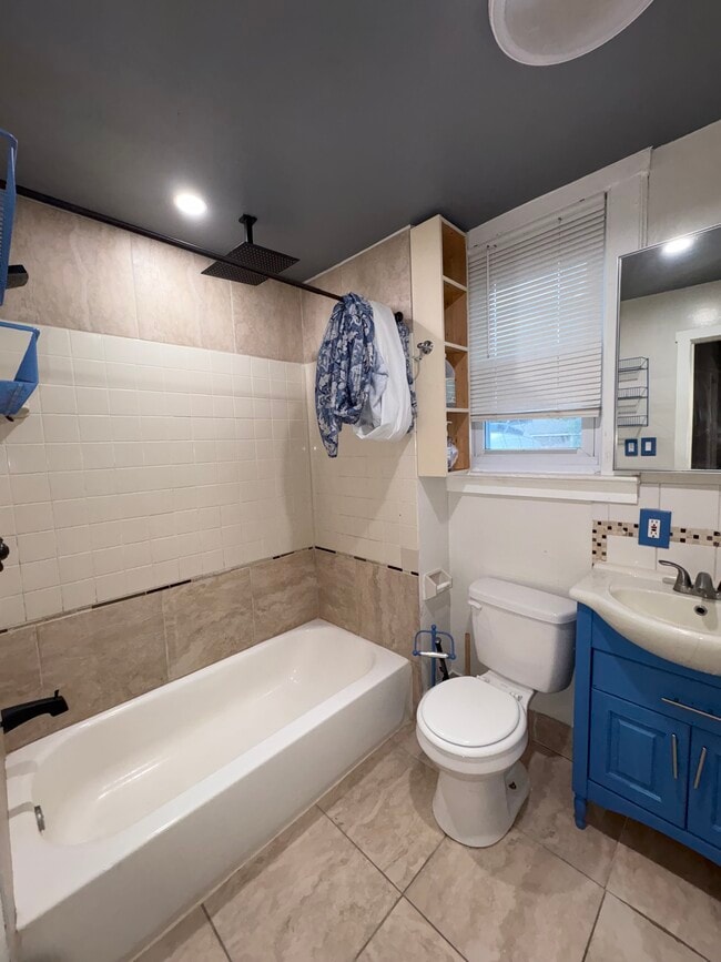 bathroom - 659 Lafayette Ave