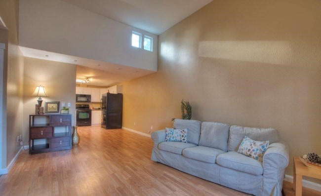 Building Photo - 4308 NE Sunset Blvd