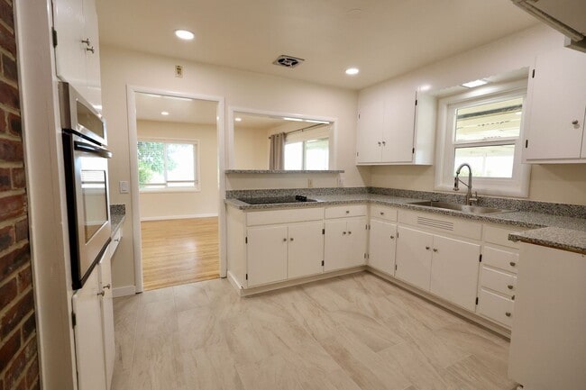 Foto del edificio - Charming Country Home with Modern Updates ...