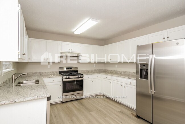 Building Photo - 2720 Stonegate Dr