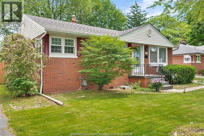 Photo du bâtiment - 3692 McKay Ave