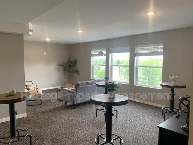 Foto del edificio - 601 17th Avenue Southwest